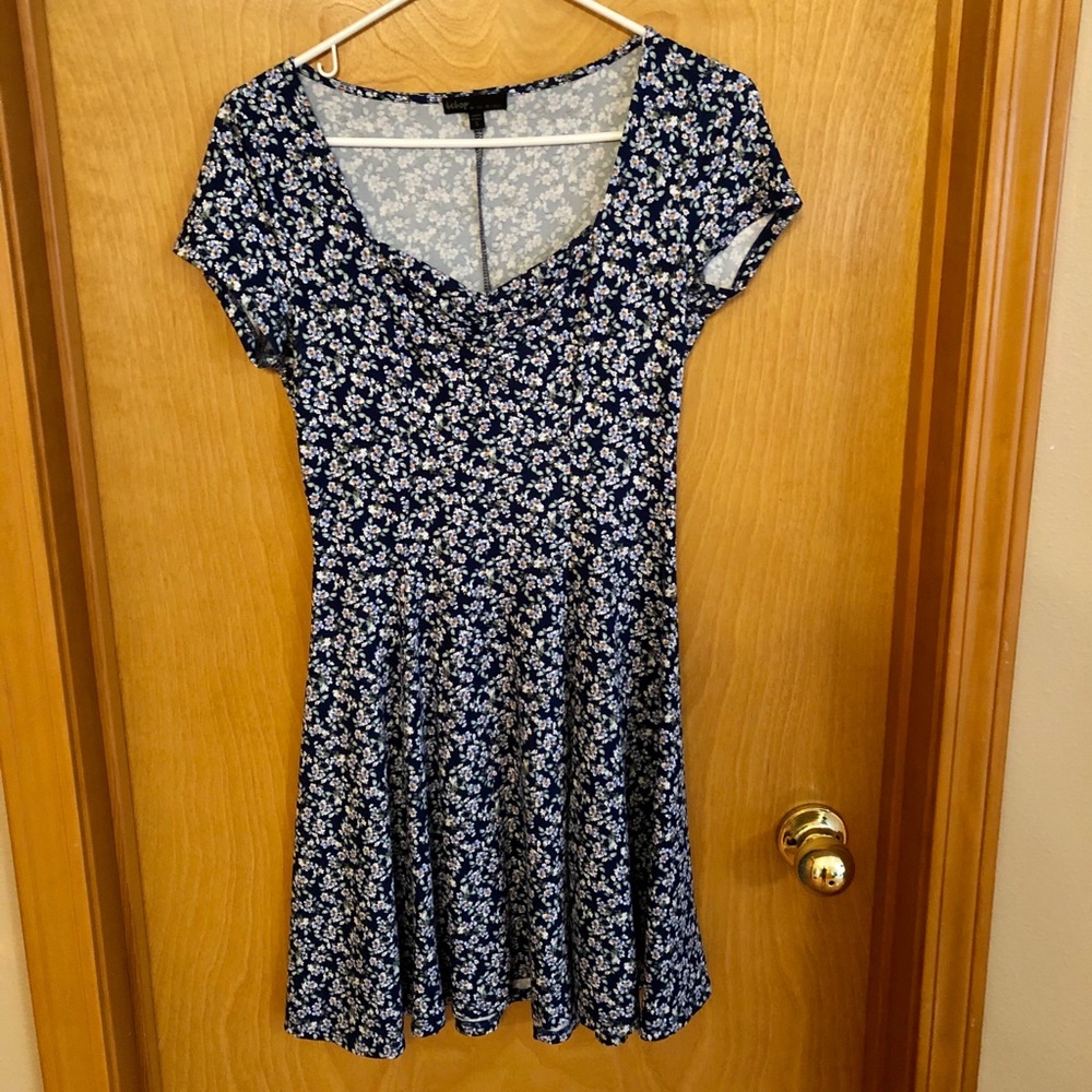 Blue floral knee-length dress